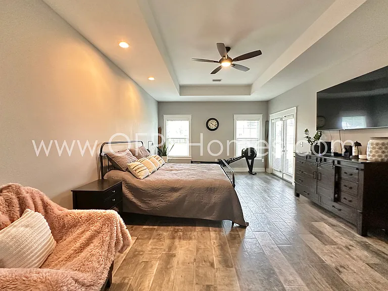 8738 El Paseo St — Photo 9