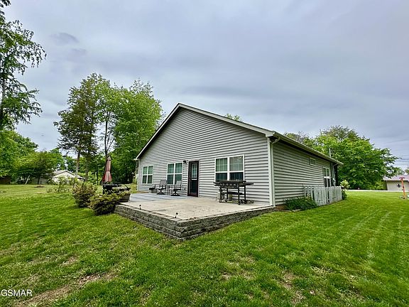3rd image of 1923 Big Chiefs Skyview Dr