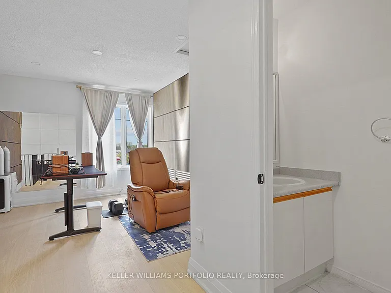 9542 Sheppard Ave E — Photo 26