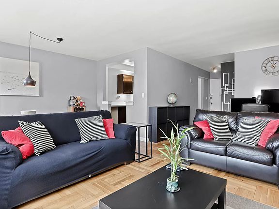 3rd image of 3901 Independence Ave APT 6L