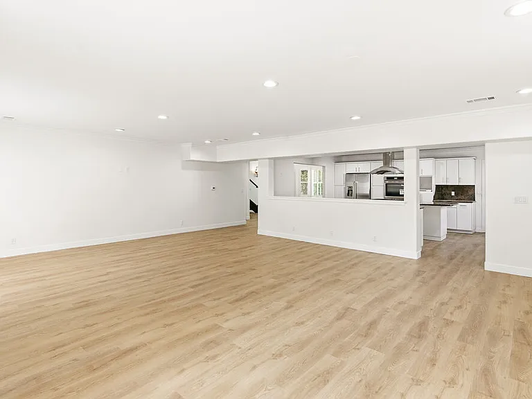 23114 Mariano St — Photo 23