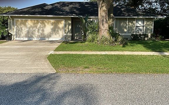2nd image of 141 Captains Pointe Cir