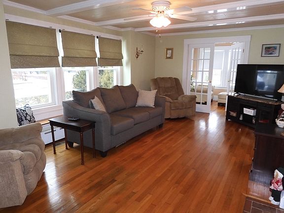 3rd image of 160 1/2 East St
