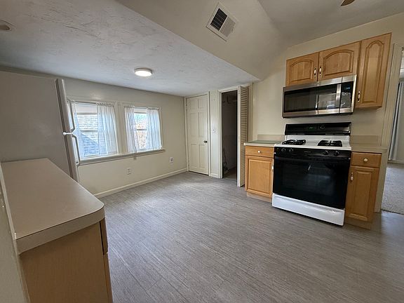 3rd image of 15 Waterloo St Floor 3