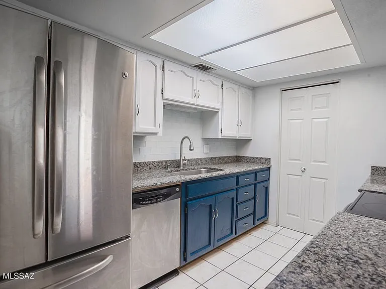 1200 E River Rd #B-27 — Photo 12