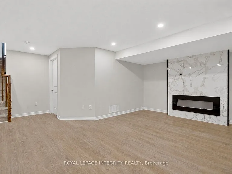 165 Angelonia Cres — Photo 23