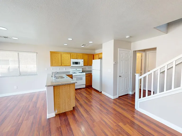 10225 Missouri Meadows St — Photo 6