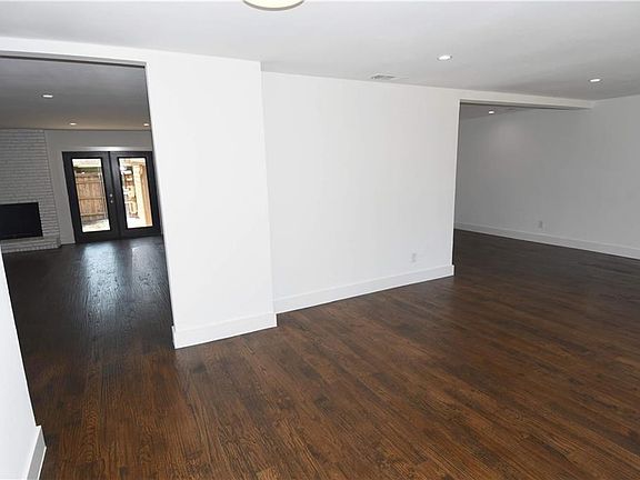 3rd image of 10622 Royalwood Dr