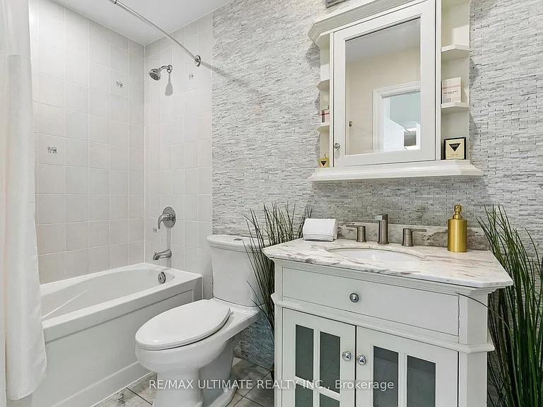 1135 Royal York Rd #501 — Photo 9