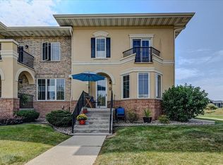 981 Augusta Dr APT 13, Oregon, WI 53575