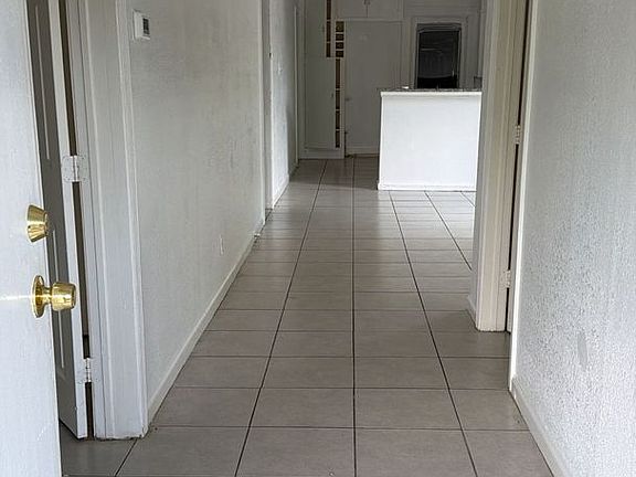 2nd image of 102 N Avenue C