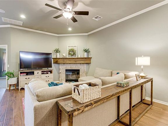 4th image of 7524 Meadow Lake Dr