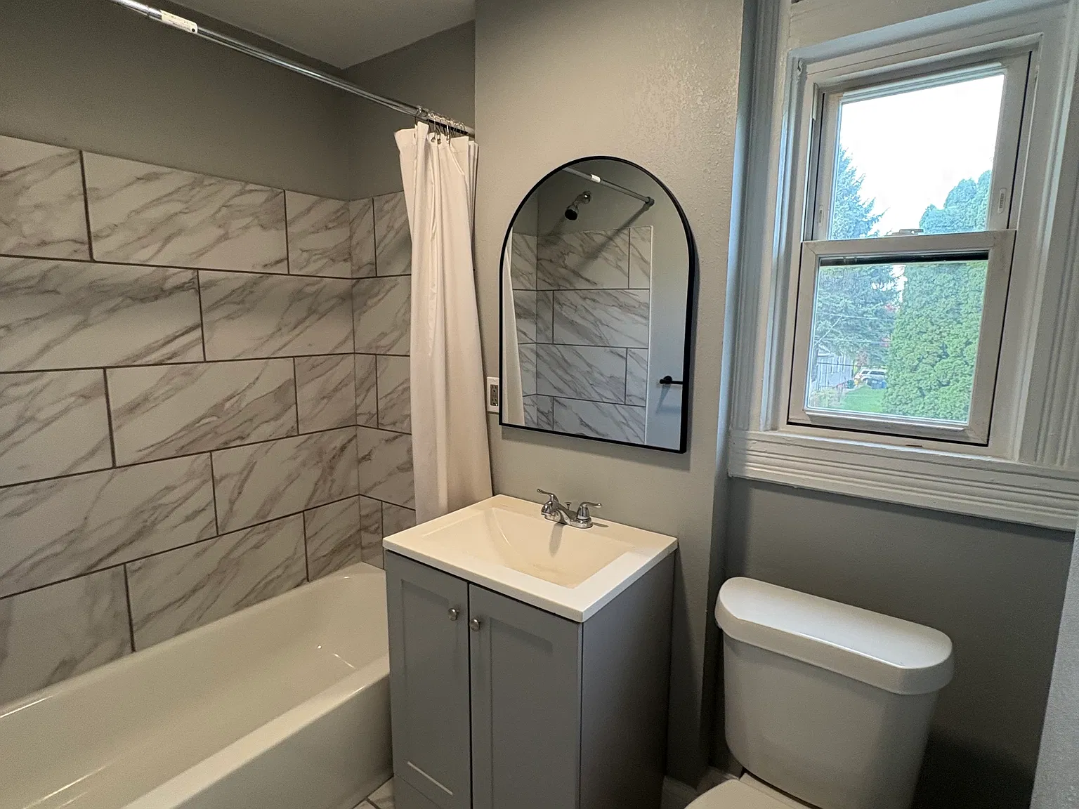 4 bed, 1.5 bath, 1656 sqft, $1,350 — Photo 3
