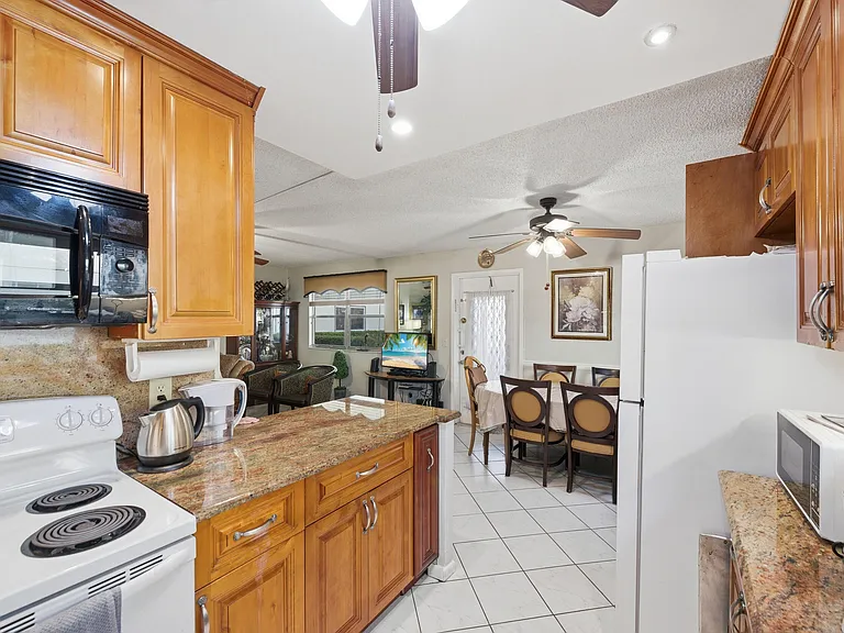 52 Saxony Cir #52-B — Photo 8