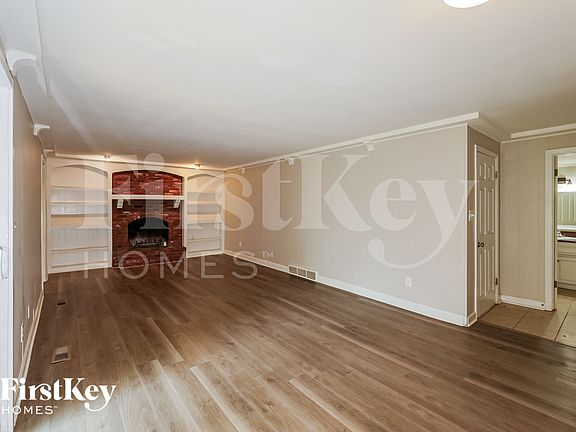 5th image of 9955 Melrose Dr