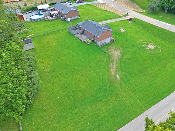 5th image of 400 Valley View Dr