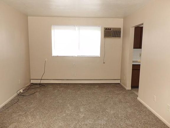 3rd image of 991 Patricia Dr APT 2
