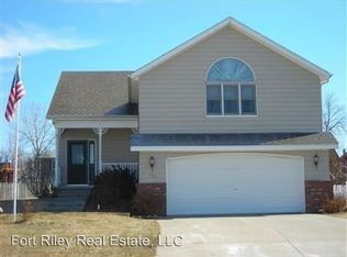 708 Knollwood St, Wakefield, KS 67487