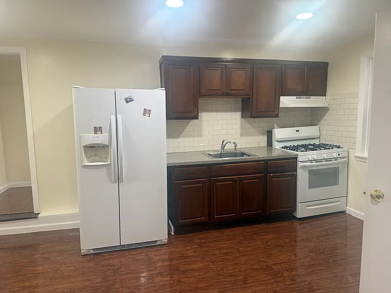78 Saratoga Ave #B — Photo 4