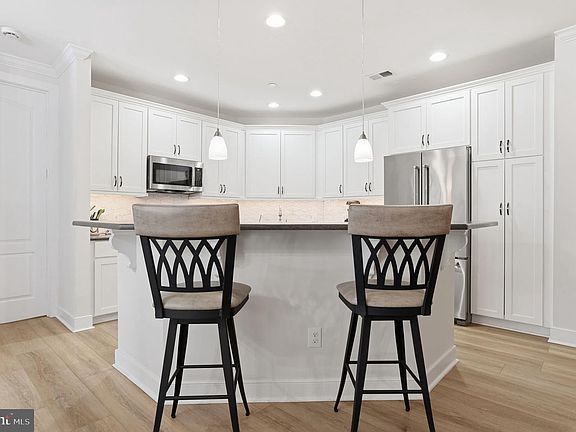 2nd image of 5211 Meridian Blvd