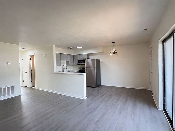 5th image of 9634 Elnora St APT D