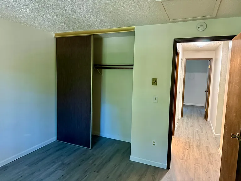 Single level top floor 2 bed Flat w/nice sized deck — Photo 10