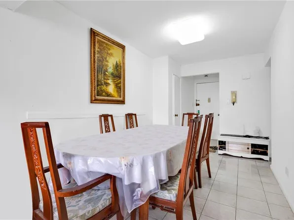 2580 Ocean Parkway image 8 of 19