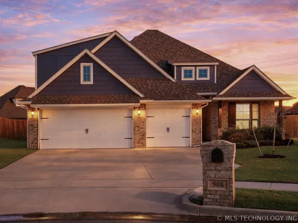 908 E Fulton Ct, Broken Arrow, OK 74012
