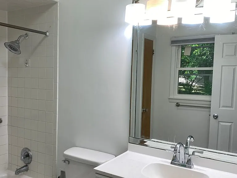 883 Roanoke Dr — Photo 16