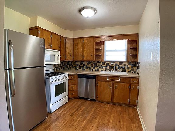 4th image of 318 Laurel Creek Dr