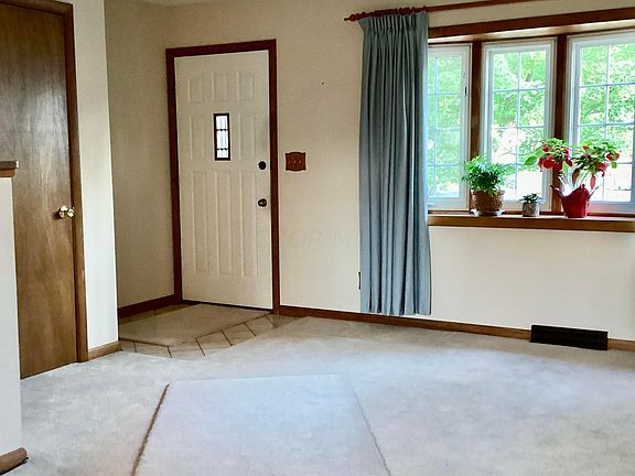 4th image of 2674 Eugene Ave