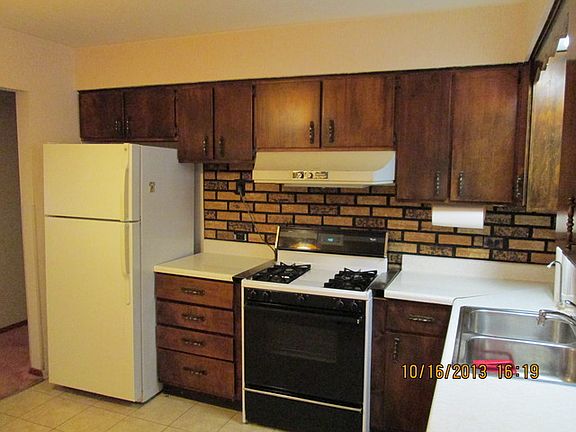 5th image of 411 Forest Preserve Dr