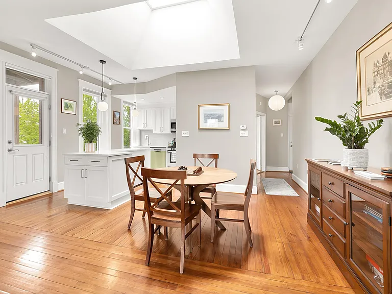 1824 S St NW #402 — Photo 3