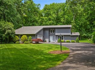 3 Lincoln Dr, North Smithfield, RI 02896