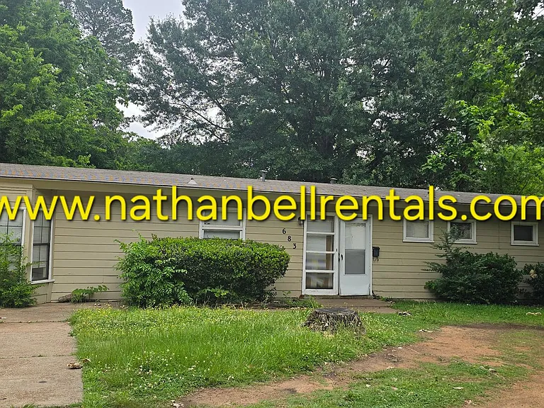 683 25th St SE — Photo 2