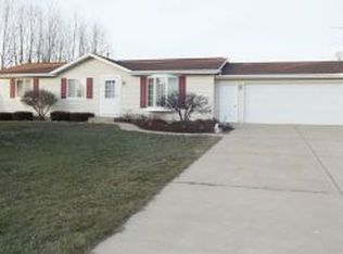 N3286 Deerview Ct, Waupaca, WI 54981