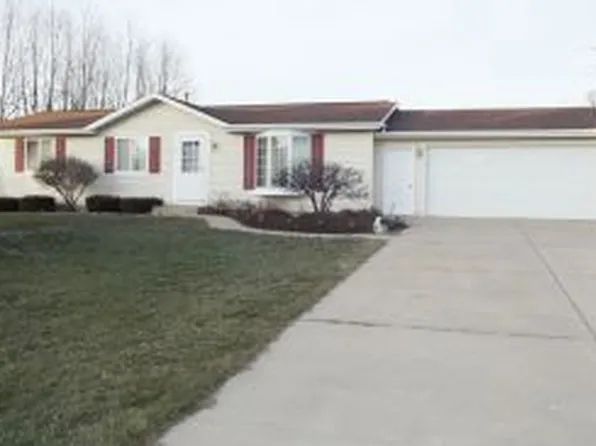 N3286 Deerview Ct, Waupaca, WI 54981