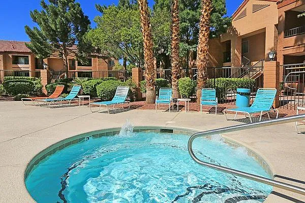 Alterra Pool - Alterra Apartments