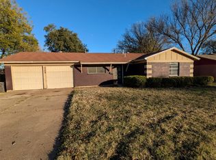 2209 Hooks Ln, Fort Worth, TX 76112