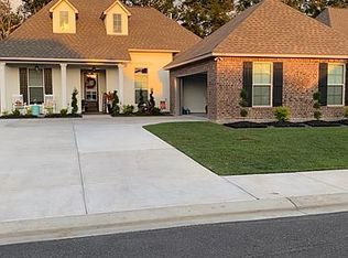 123 Bowen Ln, Broussard, LA 70518