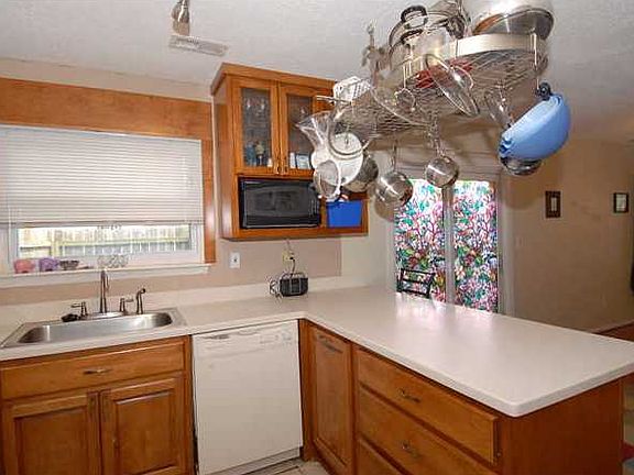 5th image of 1504 Newport Cir
