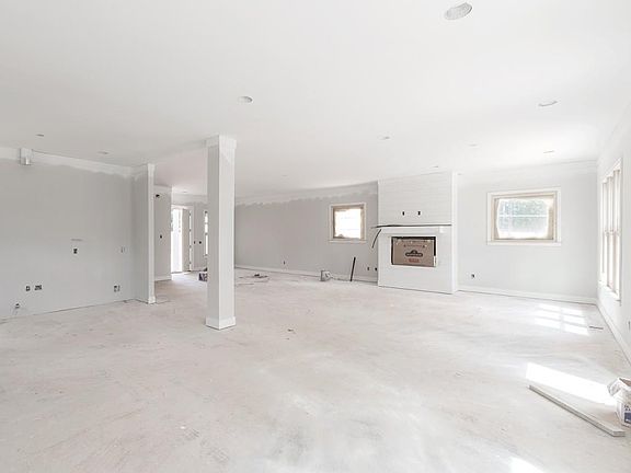4th image of 907 Edmond Oaks Dr
