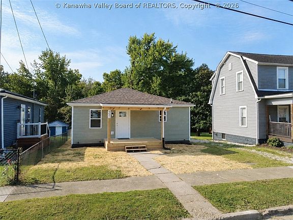3rd image of 4621 Auburn Rd