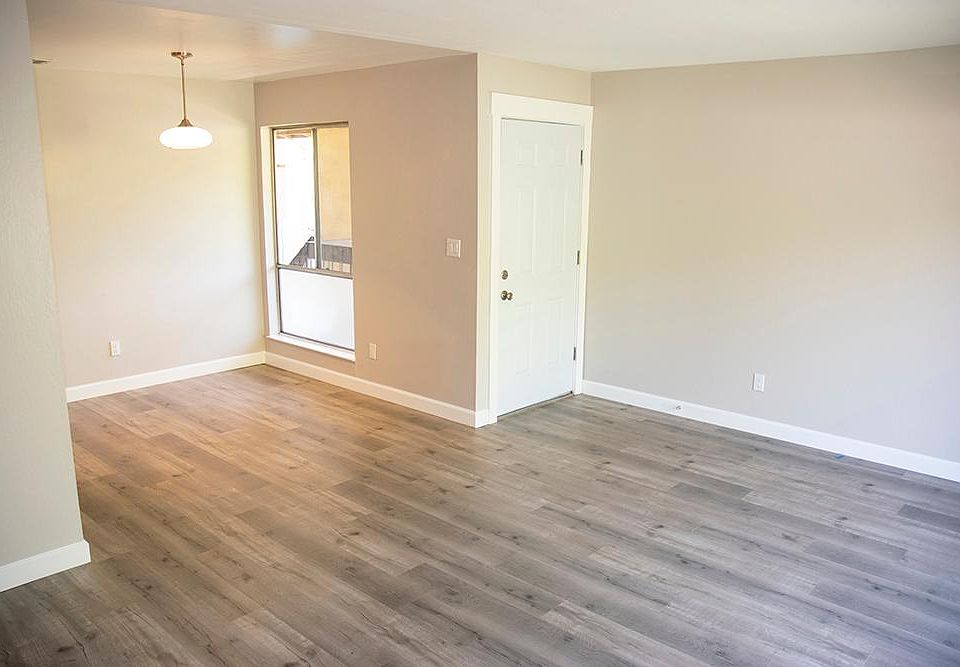 Looking towards the front door and dinning area