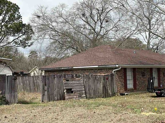 3rd image of 803 Sweetgum Dr