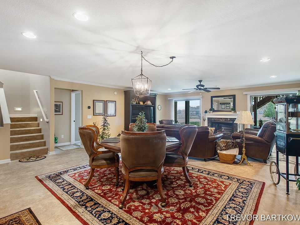 2nd image of 1577 E Harbour Towne Cir