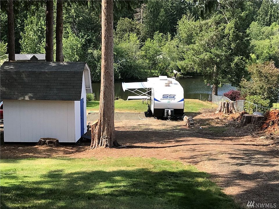 1st image of 1830 SE Crescent Dr