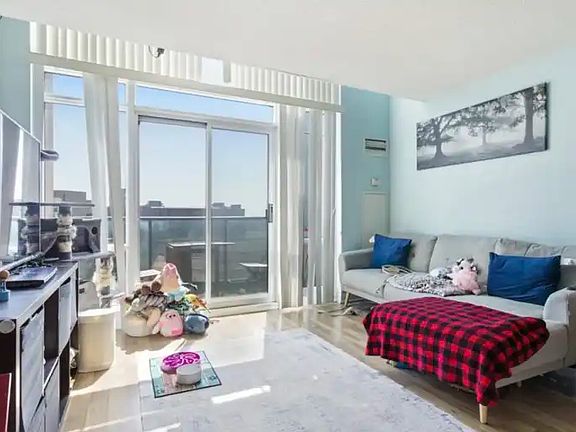 4th image of 600 Fleet St #823