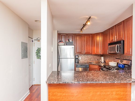 4th image of 3900 N Pine Grove Ave APT 802
