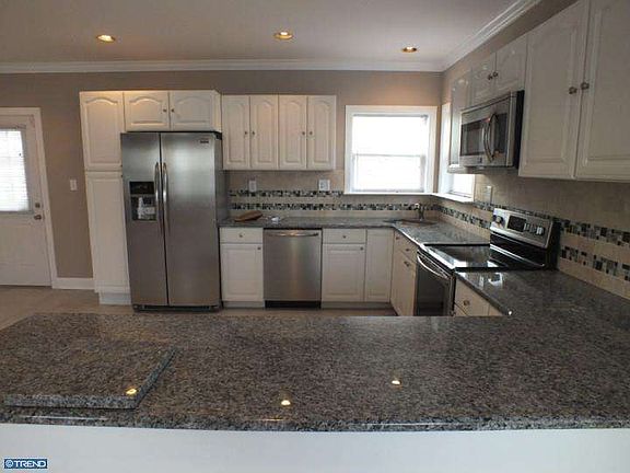 5th image of 15 E Weald Ave